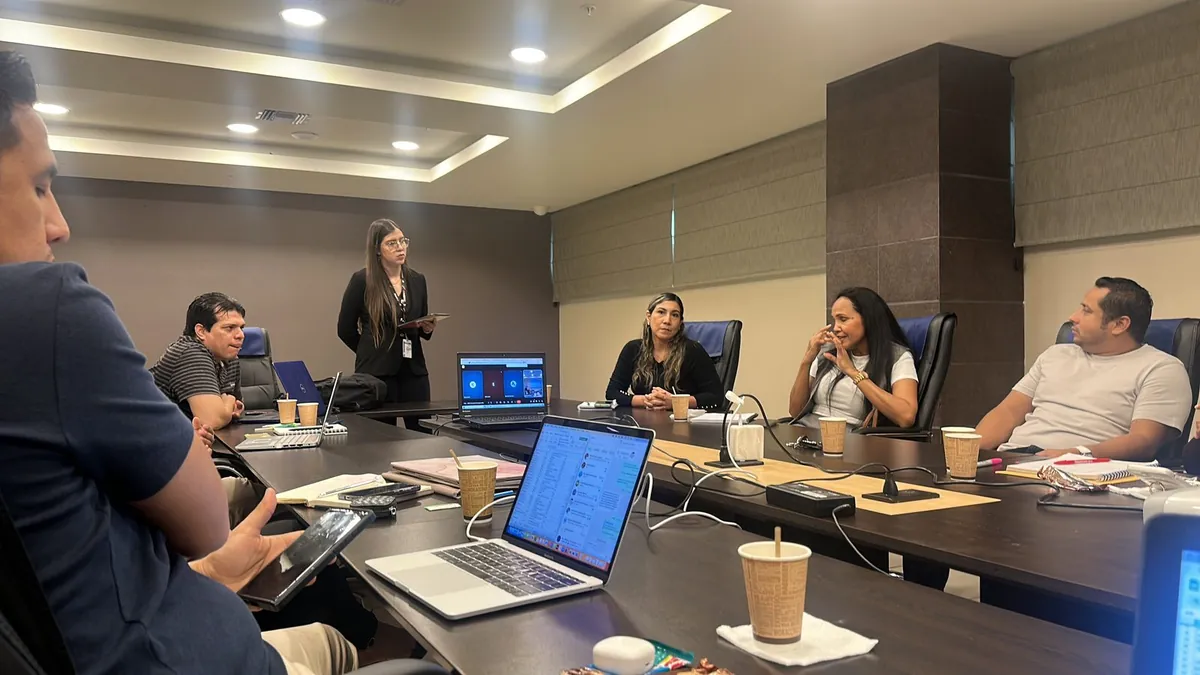 Consultor Kaizenec desarrollando modelado de procesos BPM con herramienta digital